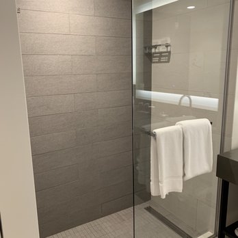 Hyatt Regency Seattle - Big shower - Hotels Near Me - Seattle, Washington