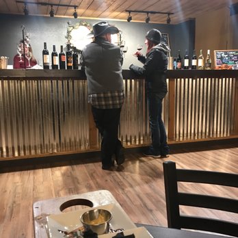 Double Barrel Wine Bar & Lounge - Customers enjoying the bar. - Wine Bars Near Me - Snohomish, Washington