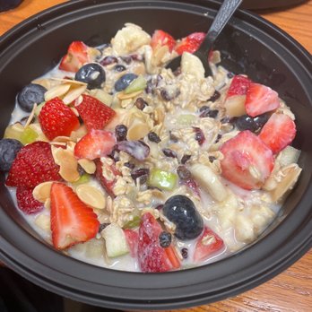Corner Bakery Cafe - Berry & Almond Overnight Oats - Breakfast & Brunch Near Me - Chicago, Illinois