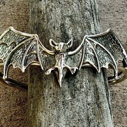 Jerome’s Jewelry - Amazing silver Bat bracelet.