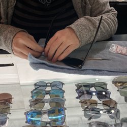 Sunglass Hut - Ray Ban repair