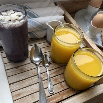The Surfrider Malibu - Smoothie and orange juice - Hotels Near Me - Malibu, California