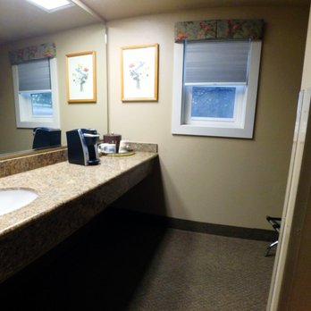 Harris Ranch - bathroom - Hotels Near Me - Coalinga, California Harris Ranch - bathroom - Hotels Near Me - Coalinga, California