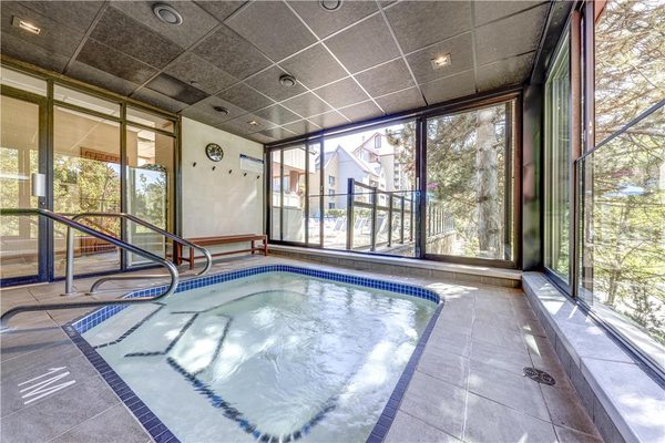 Hilton Whistler Resort & Spa by null