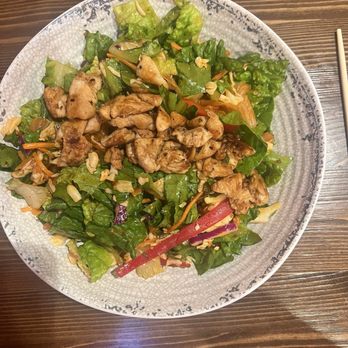 Bonchon El Dorado Hills -Town Center Blvd - Salad with garlic chicken - Chicken Wings Near Me - El Dorado Hills, California