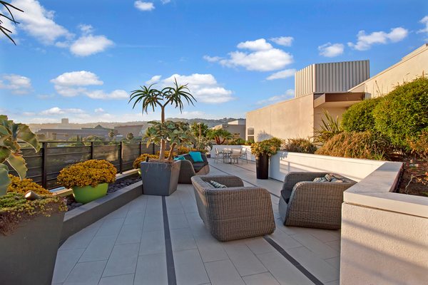 Fiona WeHo Apartments by null