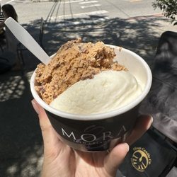 Island Cool Ice cream - Dulce de leche with shaved chocolate and vanilla