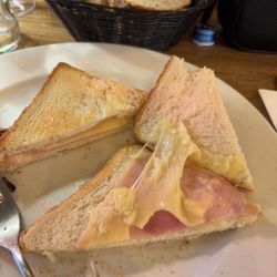 Vistro & Mosselkelder - Croquet monsieur??? Gross. This doesn't even qualify as a decent grilled cheese.