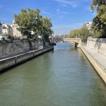 La Seine - Paris - Landmarks & Historical Buildings Near Me