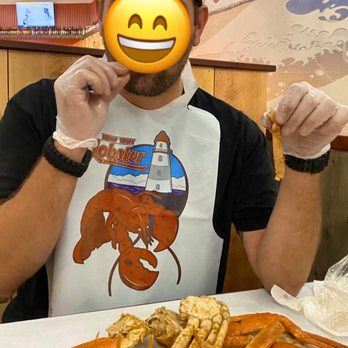 Crab Pub - Snow crab legs with garlic butter sauce - Seafood Near Me - Oceanside, California Crab Pub - Snow crab legs with garlic butter sauce - Seafood Near Me - Oceanside, California