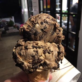 Schoolhouse Ice Cream - Mud pie: coffee, nuts, cookie, fudge - Ice Cream & Frozen Yogurt Near Me - Harwich Port, Massachusetts