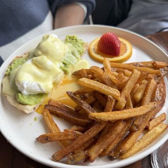 Skara Taverna - Greek Near Me - Williston Park, New York