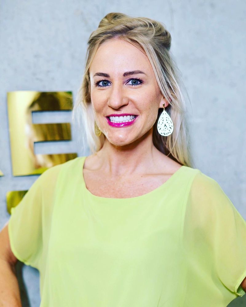 LAURA GEERS LUXE PROPERTIES Updated August 2024 30 NW 34th St, Miami, Florida Real