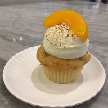 Molly's Cupcakes - Peach Cobbler - Cupcakes Near Me - Chicago, Illinois Molly's Cupcakes - Peach Cobbler - Cupcakes Near Me - Chicago, Illinois