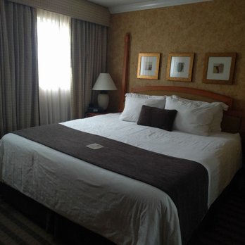 Sunset Inn & Suites - Bedroom - Hotels Near Me - Vancouver, British Columbia Sunset Inn & Suites - Bedroom - Hotels Near Me - Vancouver, British Columbia