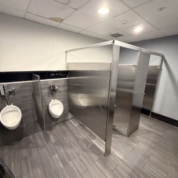 Pratt Street Ale House - Men's Restroom - Pubs Near Me - Baltimore, Maryland Pratt Street Ale House - Men's Restroom - Pubs Near Me - Baltimore, Maryland