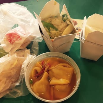 Wah's Garden - Small wonton soup (5), ordered vegetable chow mein and got this and This is definitely not it. - Chinese Near Me - Bloomfield, Connecticut