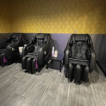 Planet Fitness - Sit in massage chairs - Gyms Near Me - Houston, Texas