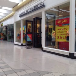 American Eagle Outfitters - Store Front from mall bench