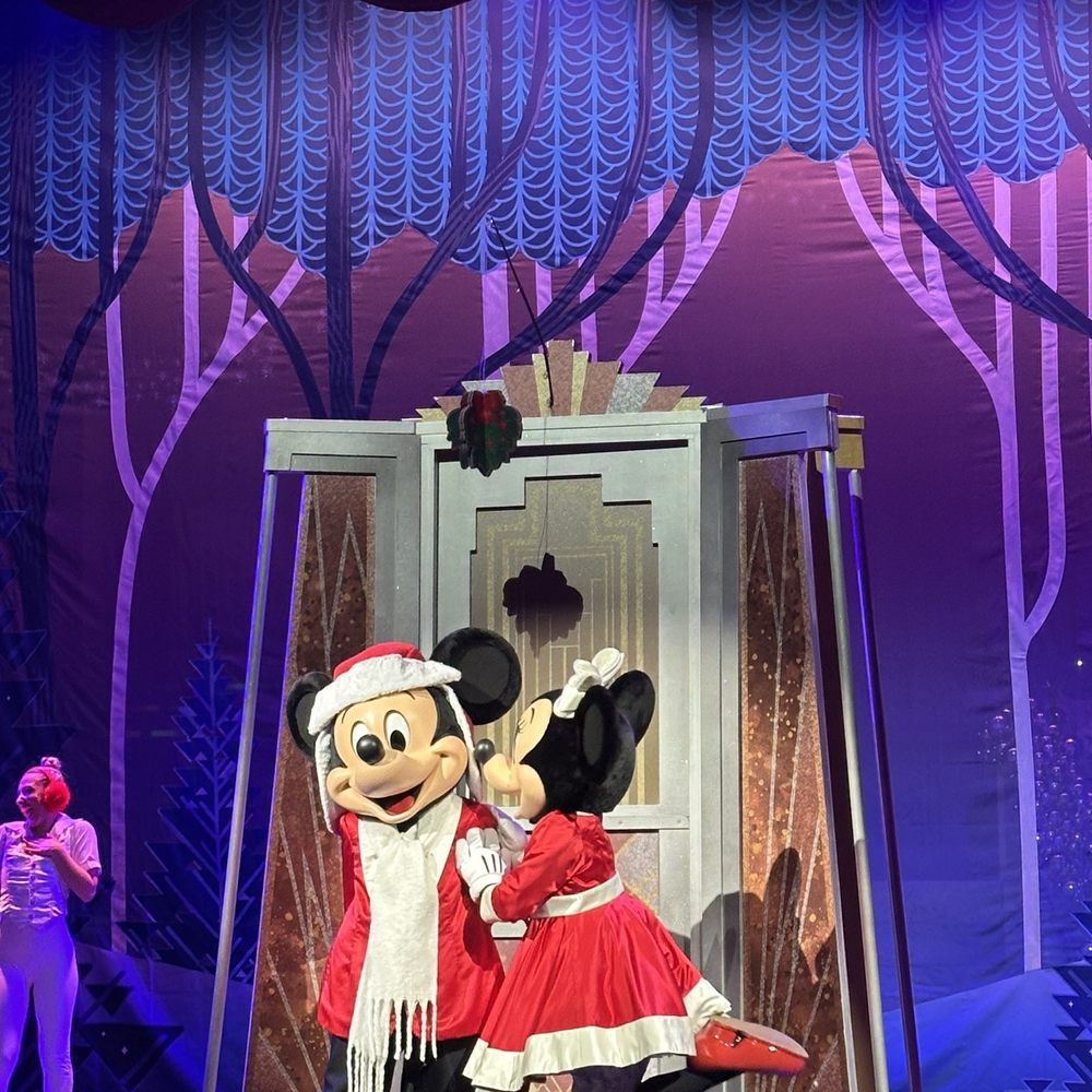 Jollywood stage show Jollywood stage show