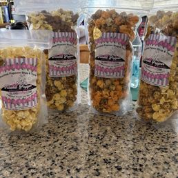 Regular popcorn, Tsunami Mix, Big Island mix and I think Kauai Mix. Regular popcorn, Tsunami Mix, Big Island mix and I think Kauai Mix.