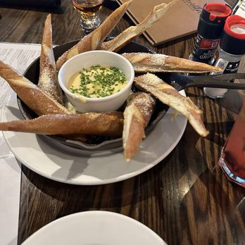 Benstein Grille - Pretzel Fondue - New American Near Me - Commerce Charter Township, Michigan