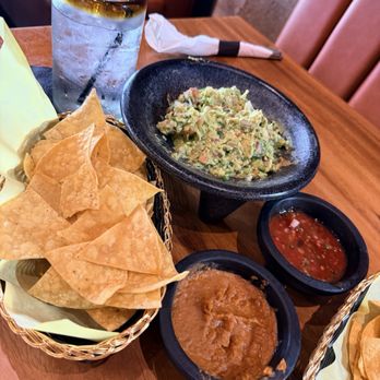Tierra Caliente Mexican Cuisine - Chips and guacamole - New Mexican Cuisine Near Me - Pasadena, California Tierra Caliente Mexican Cuisine - Chips and guacamole - New Mexican Cuisine Near Me - Pasadena, California