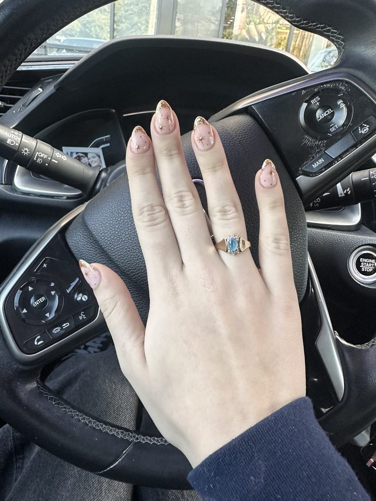 Evie Nails & Day Spa Image