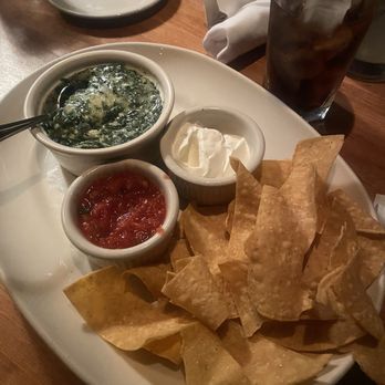Houston's Restaurant - Chicago Spinach Dip - Steakhouses Near Me - Pasadena, California Houston's Restaurant - Chicago Spinach Dip - Steakhouses Near Me - Pasadena, California