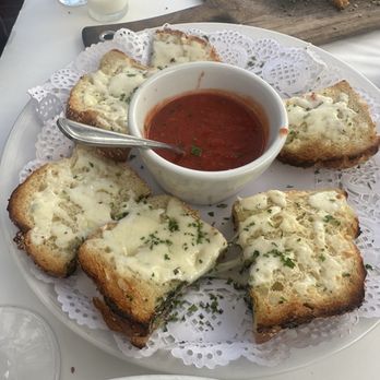 Alexanders on 30th - Cheesy garlic bread with marinara - Italian Near Me - San Diego, California Alexanders on 30th - Cheesy garlic bread with marinara - Italian Near Me - San Diego, California