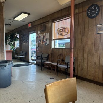 Richee Freeze - Front area - waiting chairs for pickup orders - Burgers Near Me - Roanoke, Virginia