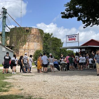 Snow's BBQ - Line closer to the front - Barbeque Near Me - Lexington, Texas