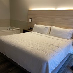 Holiday Inn Express & Suites Logansport