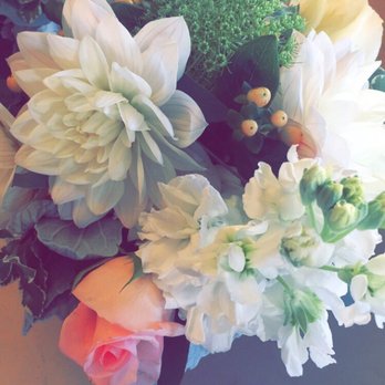 Fluidbloom Designs - Our beautiful table arrangements designed by Nikki - Wedding Planning Near Me