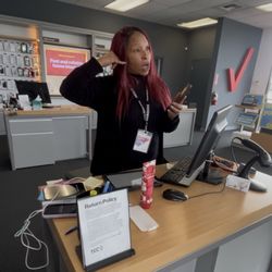 Verizon Authorized Retailer, TCC - totally disappointed with this horrible visit with this woman made me go through with my family