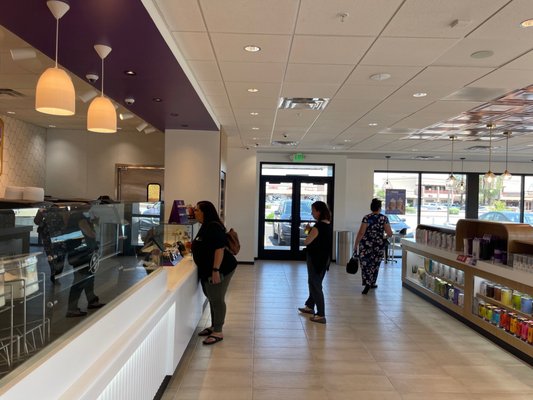 The Coffee Bean & Tea Leaf by null