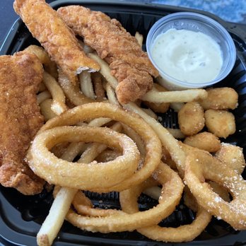 Milwaukee Brat House - Combination Basket - German Near Me - Shorewood, Wisconsin