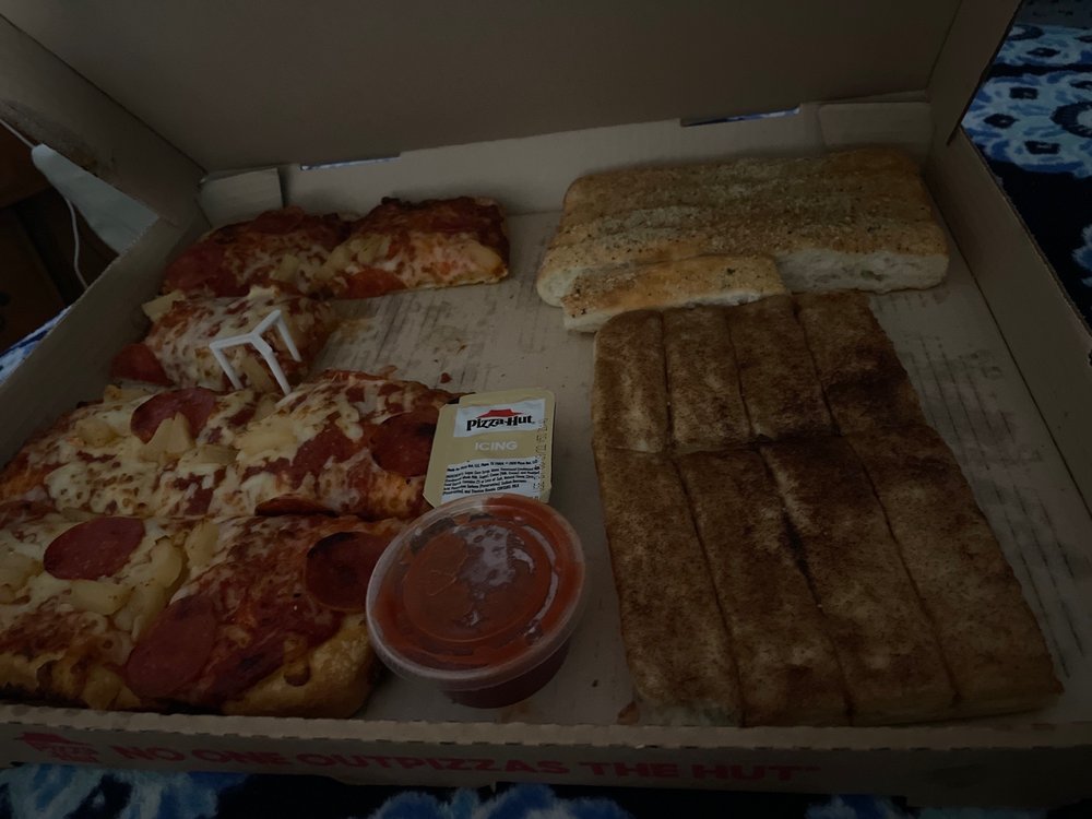 PIZZA HUT Updated July 2024 10 Photos & 36 Reviews 410 Washington