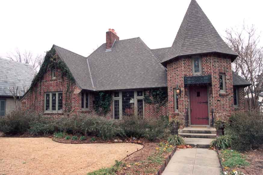 Slide of De Lorenzo's Guaranteed Roofing