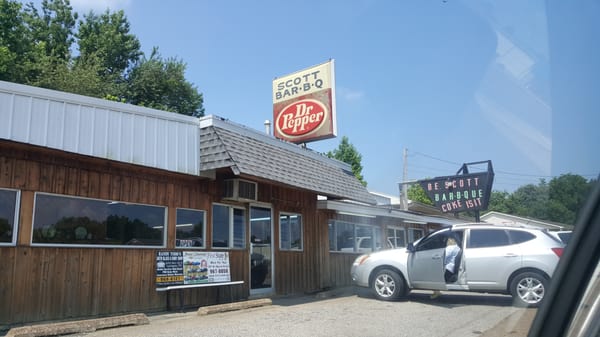 B.E. SCOTTS BBQ by null
