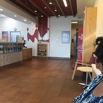 Smoothie King - a woman sitting in a waiting area - Juice Bars & Smoothies Near Me - Jefferson City, Missouri Smoothie King - a woman sitting in a waiting area - Juice Bars & Smoothies Near Me - Jefferson City, Missouri