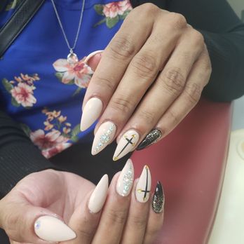 Davi Nails - Nail Salons Near Me - Hesperia, California