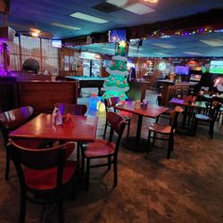Melius Bar & Cafe - Tables