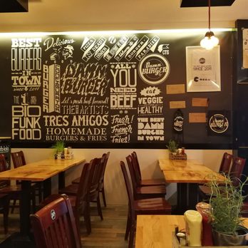 Damn Burger - Wall decoration and tables - Burgers Near Me - Kirchheim Unter Teck, BW Damn Burger - Wall decoration and tables - Burgers Near Me - Kirchheim Unter Teck, BW