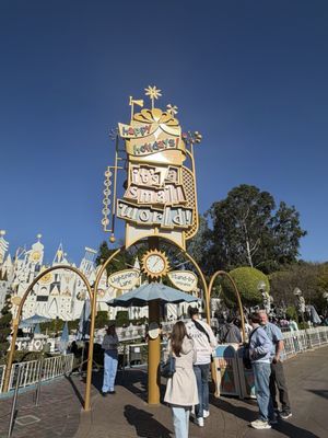 "it's a small world" Holiday by null