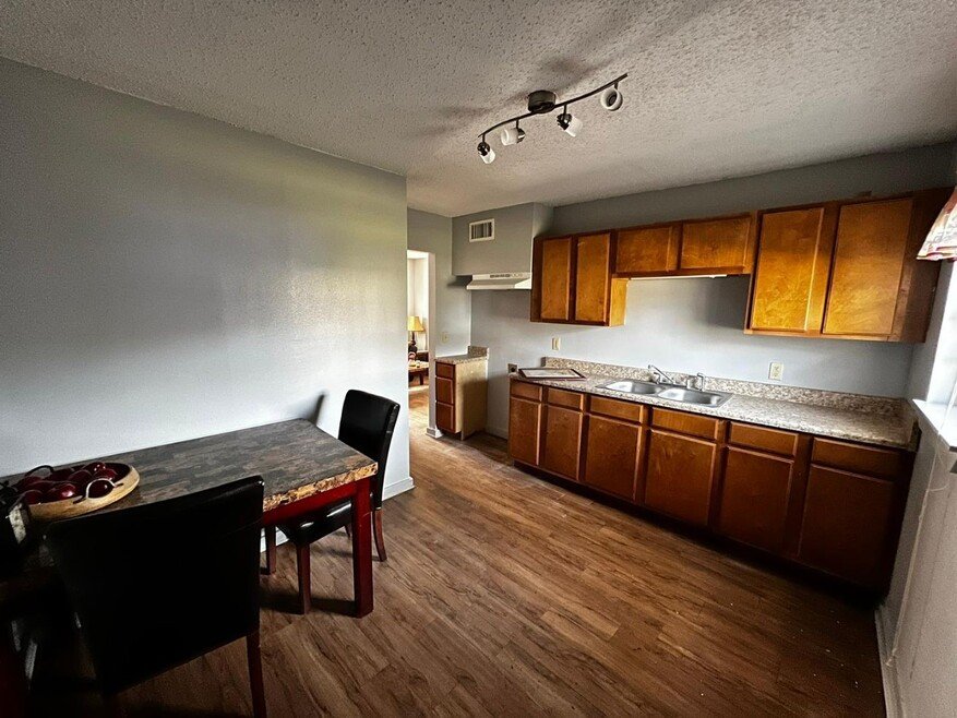 SILVER LAKE APARTMENTS Updated September 2024 18 Photos 734 W