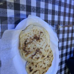 Taqueria El Chimuelo 2 - PUPUSA DE POLLO CON QUESO