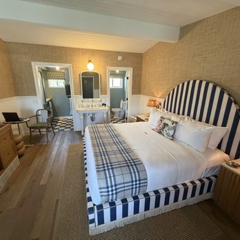 Le Petit Pali - King Suite - Hotels Near Me - Laguna Beach, California Le Petit Pali - King Suite - Hotels Near Me - Laguna Beach, California