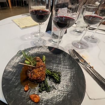 Sonder - Filet mignon with seared broccoli - American Near Me - Bakersfield, California Sonder - Filet mignon with seared broccoli - American Near Me - Bakersfield, California
