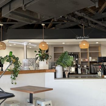 Akamai Coffee - Inside - Coffee & Tea Near Me - Kihei, Hawaii
